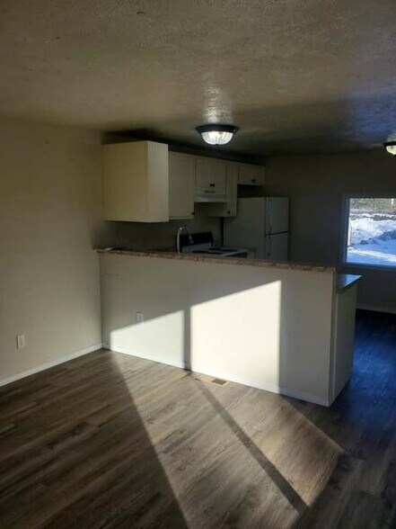 Building Photo - 4001 E Denison-Chattaroy Rd