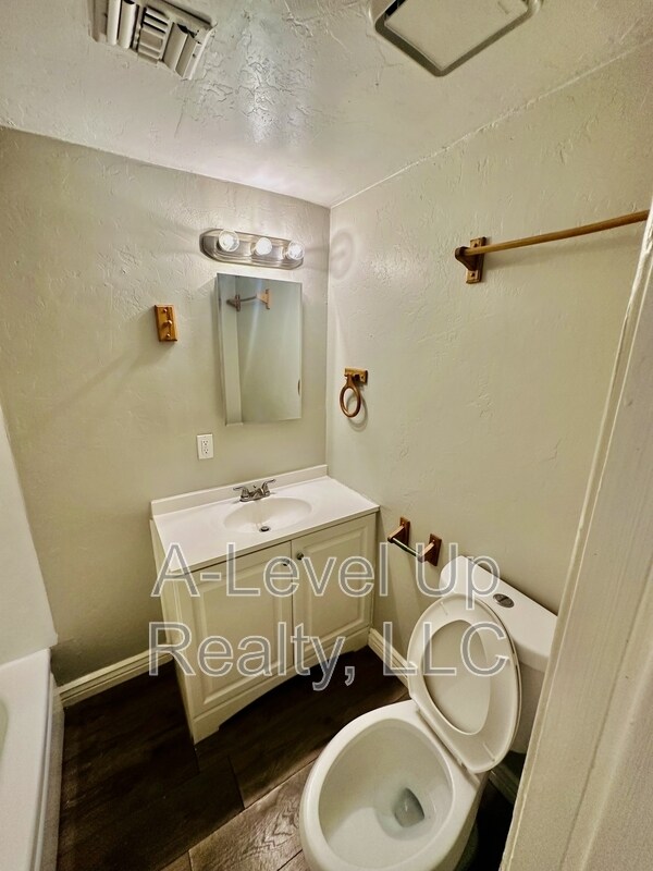 Building Photo - 3909 S 14th Ave