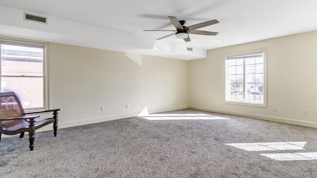 Building Photo - 148 Main St