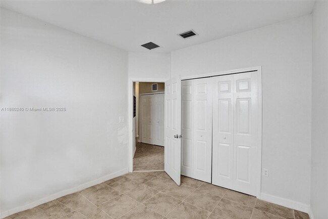 Building Photo - 15385 SW 93rd Ln