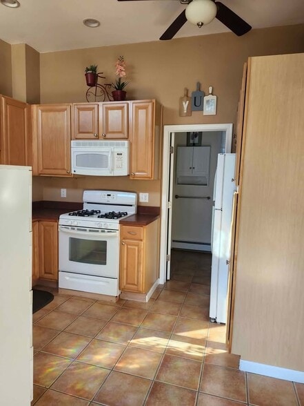 Building Photo - 501 W 21st St