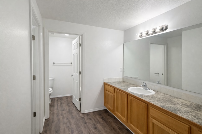 Building Photo - Freshly Updated 4-Bedroom Kennewick Rental – Available Now