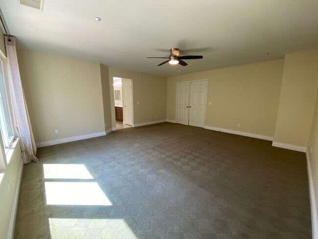 Building Photo - 2 story 4 Bedroom Home located in Amber Woods Community