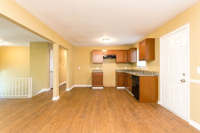 Building Photo - Massive Renovated 5BR/3BA Home with Baseme...