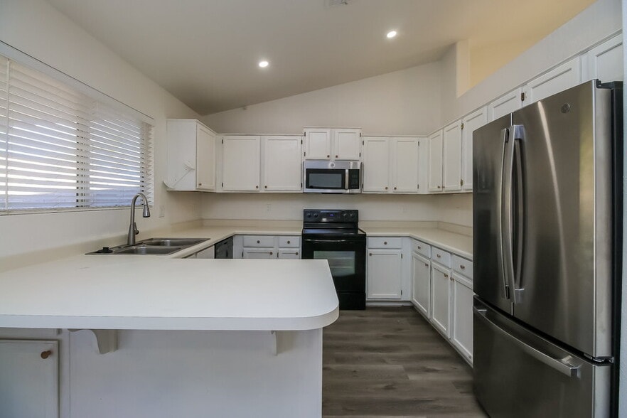 Building Photo - 1350 W Gary Dr