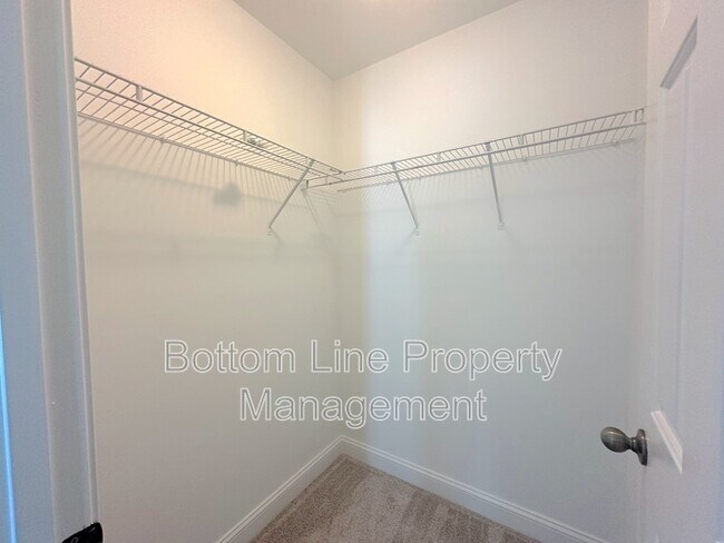 Building Photo - 6223 Woodland Commons Dr