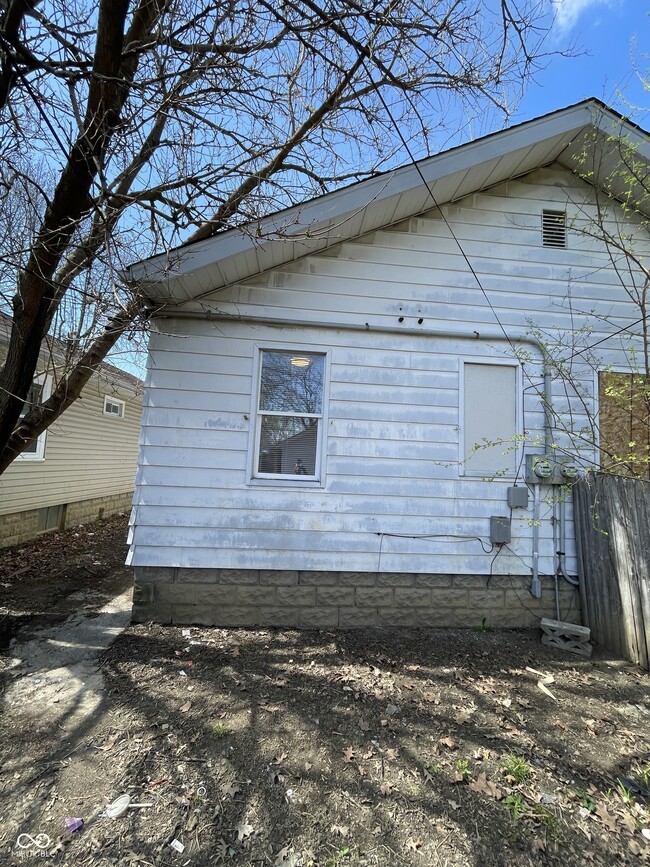 Building Photo - 927 N Chester Ave