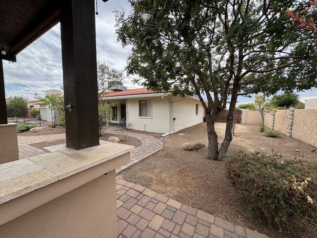 Building Photo - Modern Living Meets Outdoor Luxury in North Phoenix