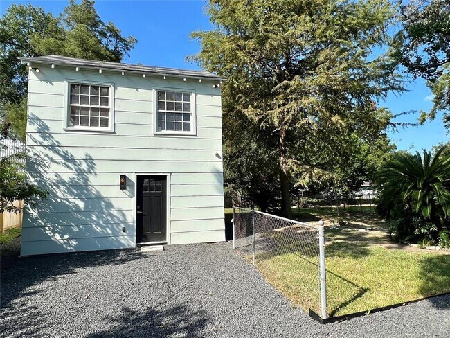 Primary Photo - 607 Westford St