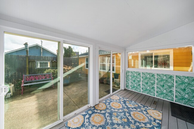 Building Photo - Bay City