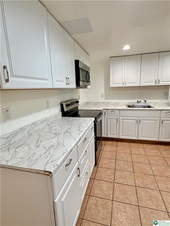 Building Photo - 689 W Brookdale St