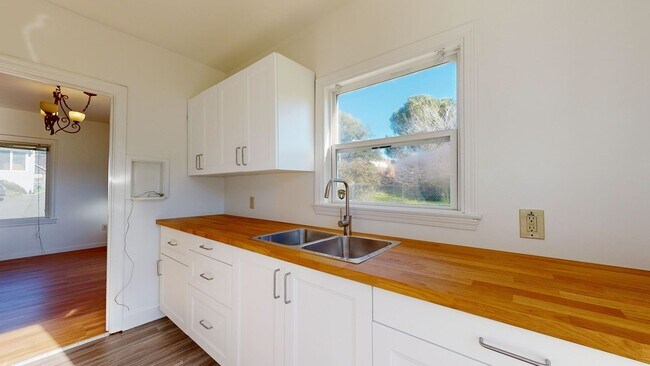Building Photo - 4920-4922 Sonoma Highway