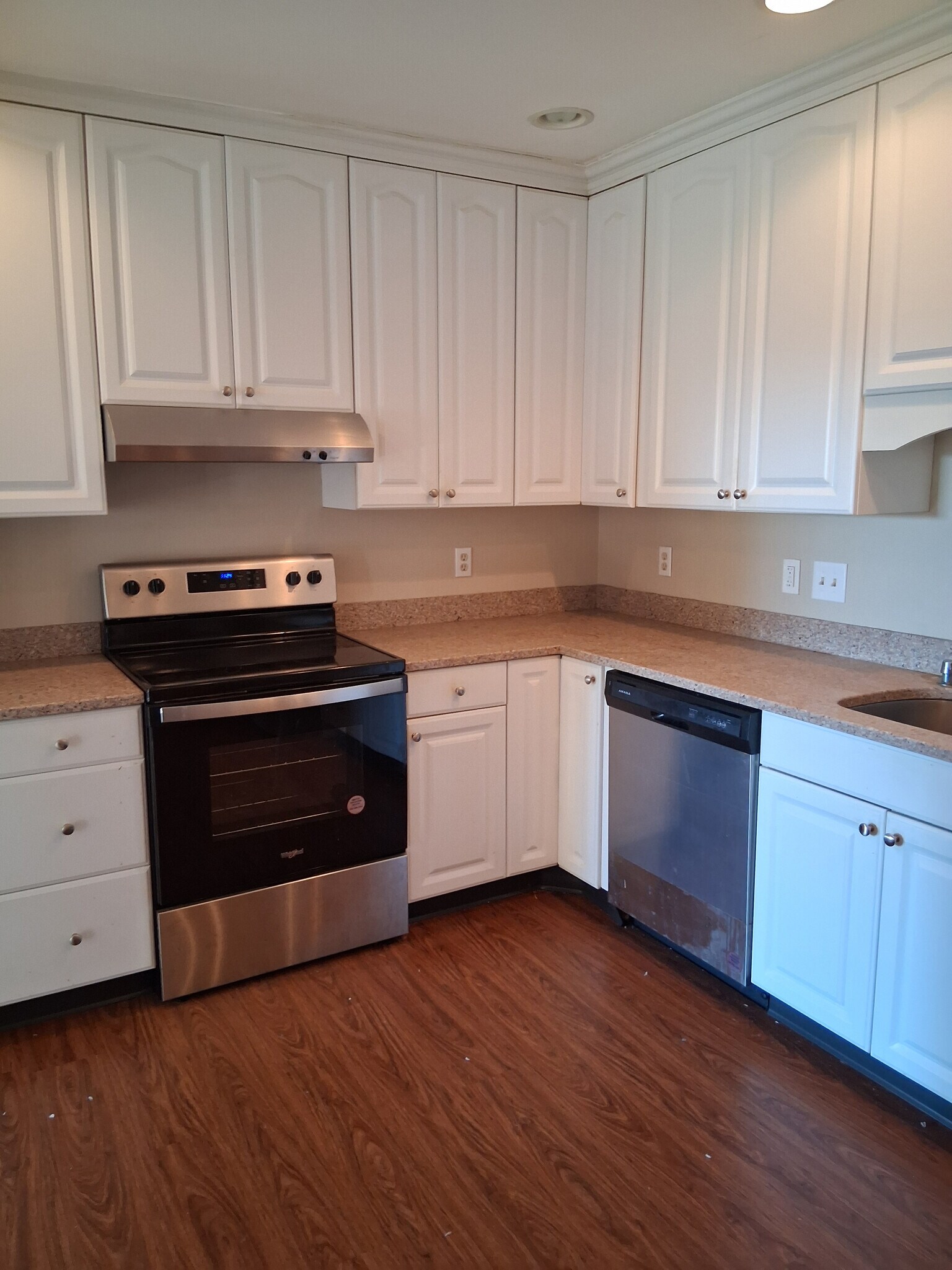 KITCHEN - 5 Stonehenge Cir
