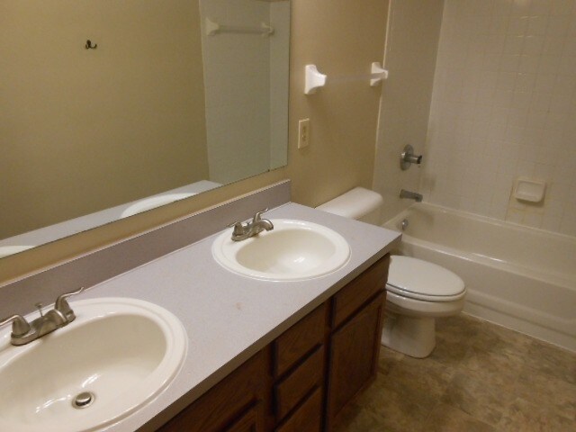 Building Photo - 12400 Bentwood Farms Dr