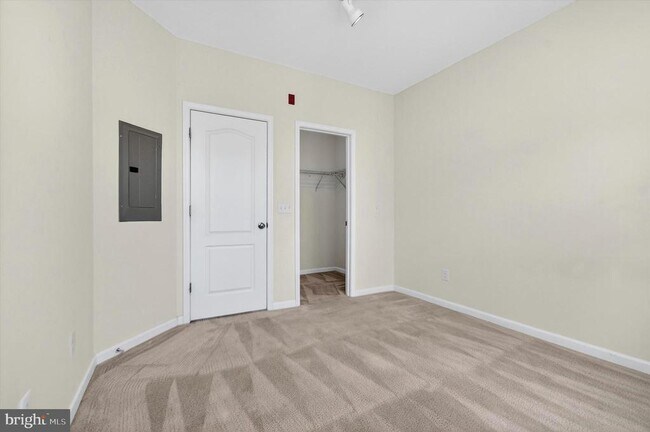 Building Photo - 24620 Byrne Meadow Square