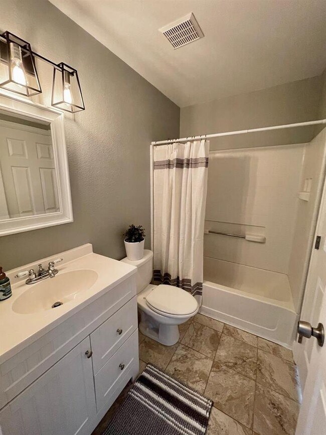 Building Photo - 254 Beacon Ct
