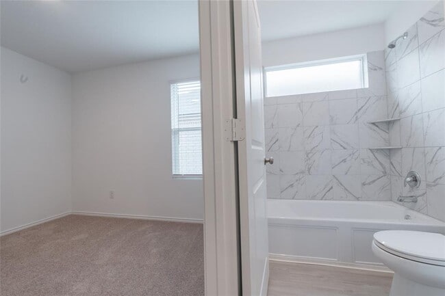 Building Photo - 368 Keefer