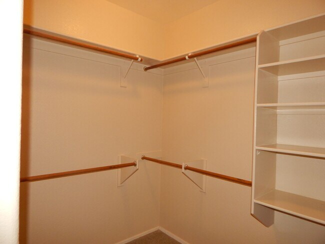 Building Photo - 3 Bedroom 2 Baths 1844 Sqft in Bluffs