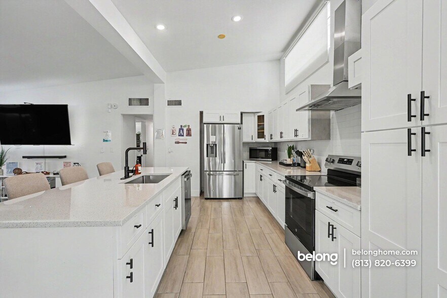 Building Photo - 4526 W Beachway Dr