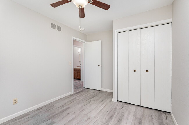 Building Photo - Updated 2-bedroom Duplex at $1150/month