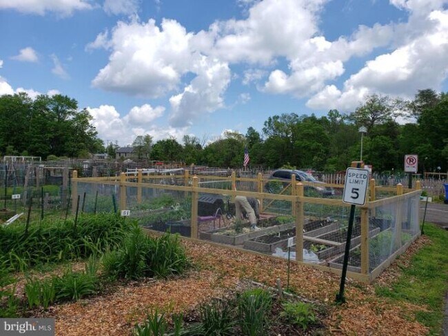 Building Photo - 3221 S Leisure World Blvd