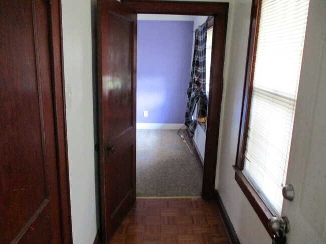 Building Photo - 103 N Talley Ave