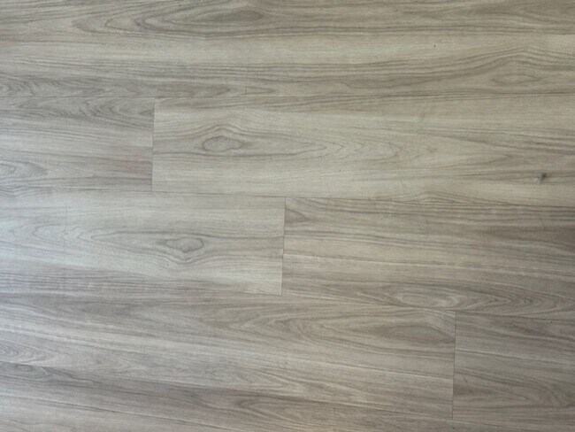 Building Photo - Newly renovated in 2024 2 bedroom 2 bathroom apartment available soon.