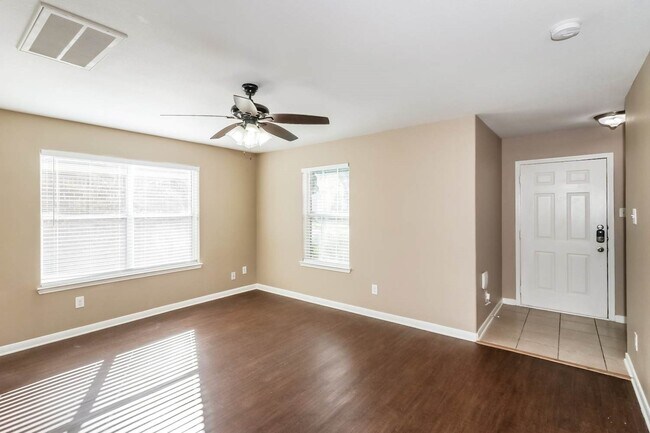 Building Photo - 28910 Rio Grande River Dr