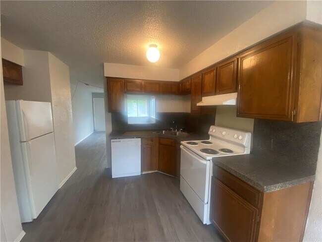 Building Photo - 321 W William Cannon Dr