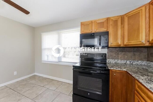 Building Photo - 4 Bedroom Pet-Friendly Home in Kansas City...