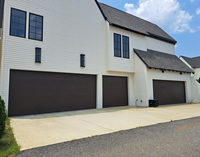 Building Photo - 7085 Fain Park Dr