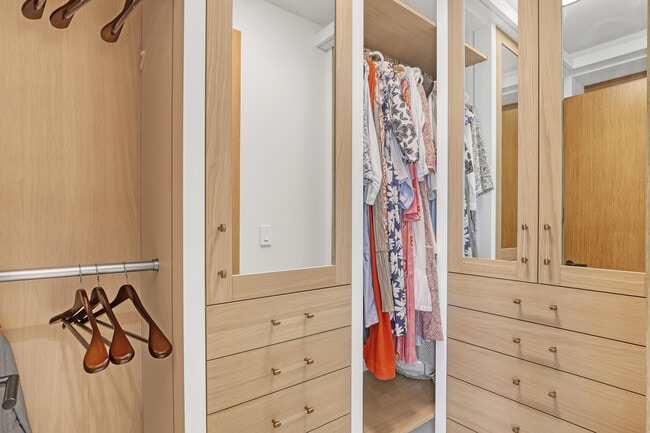 Building Photo - 3100 N Ocean Dr