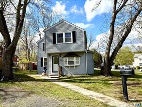 Building Photo - 218 Melville Ave