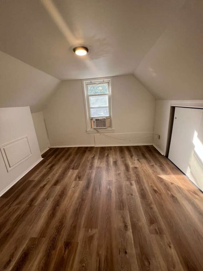 Building Photo - Updated 3-Bedroom Single-Family Home in th...