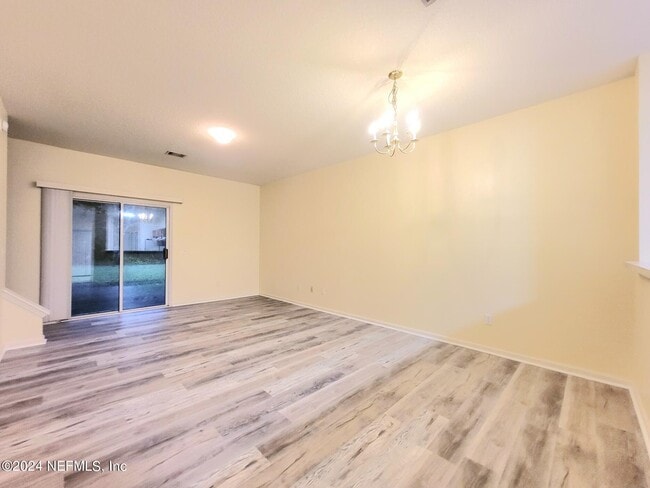 Building Photo - 915 Scrub Jay Dr