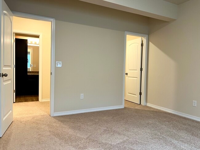 Building Photo - 5744 Heathland Terrace