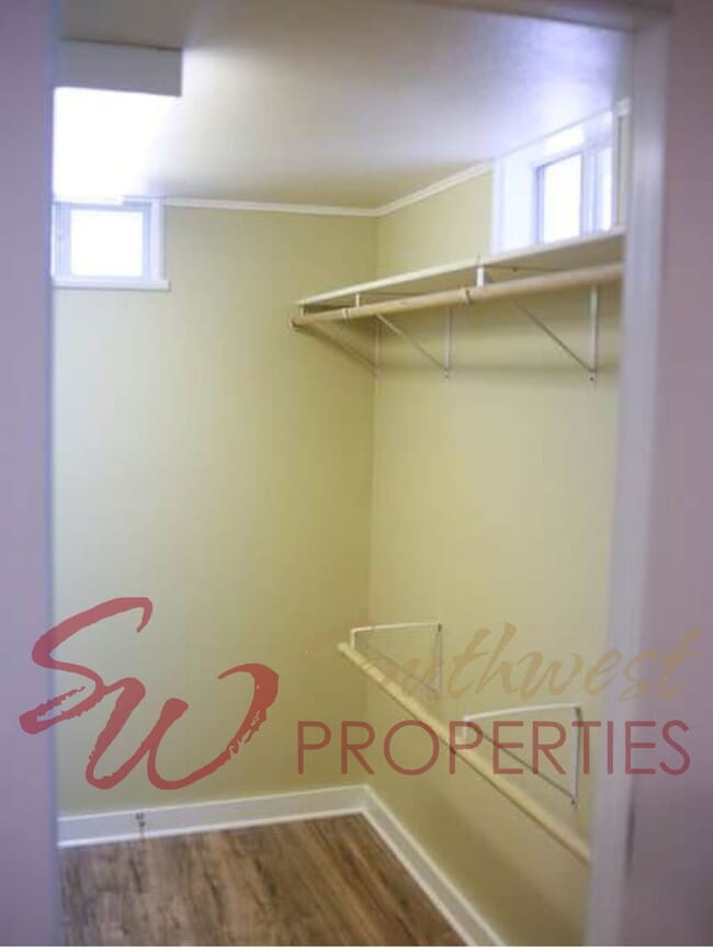 Building Photo - 2-Bedroom, 2-Bathroom Home with Huge Garage