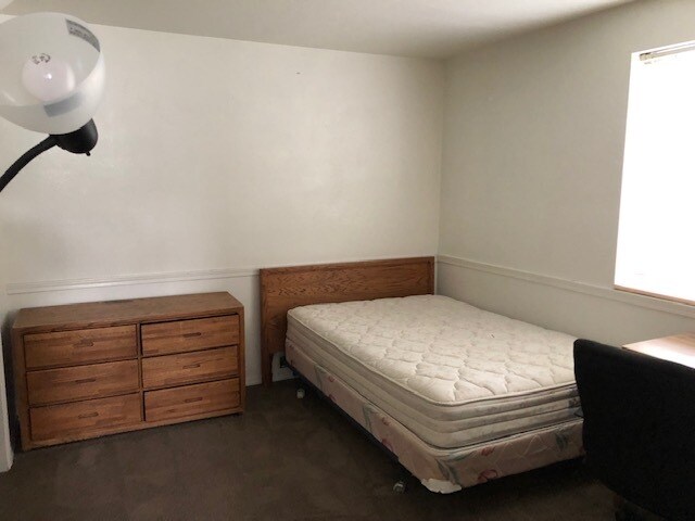 Large Private Room with Bath - 718 W 1720 N