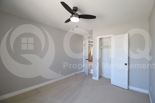 Building Photo - 1653 E Bishop Dr
