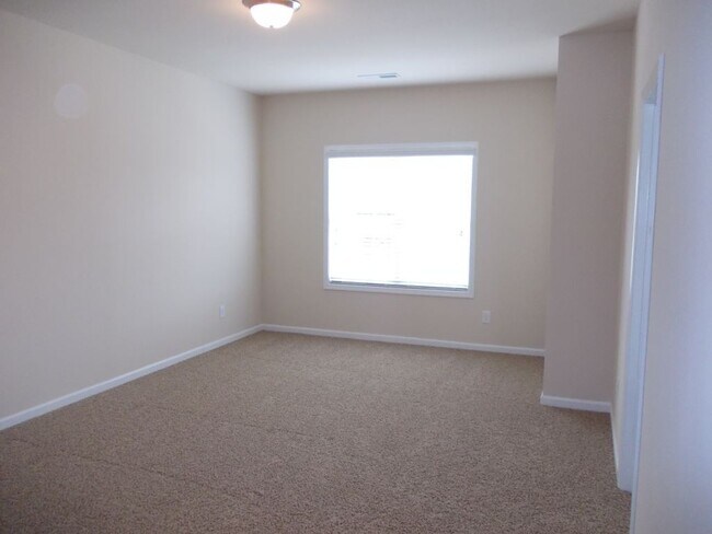Building Photo - 3 Bed 2.5 Bath 2 story townhome in Christe...