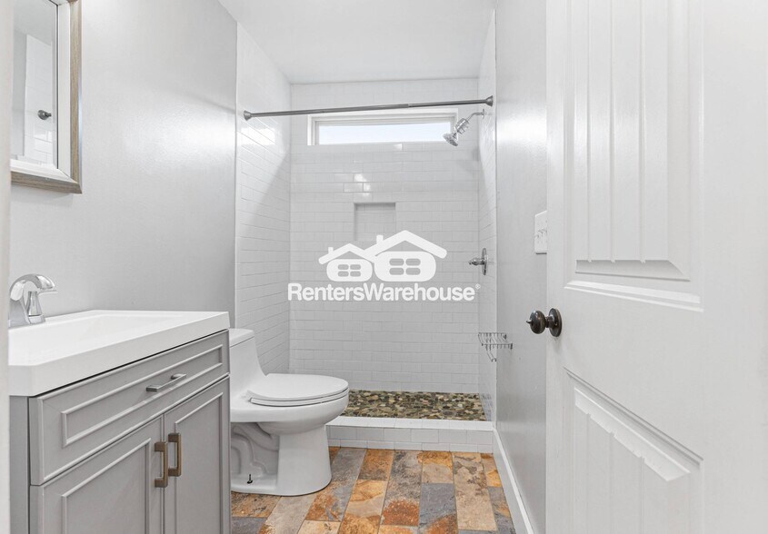 Building Photo - 2070 Rossburg Pl