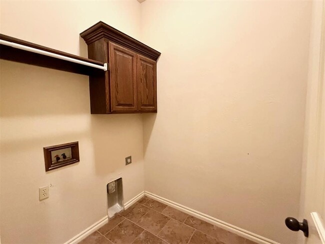 Building Photo - 620 Summit Crest Ln