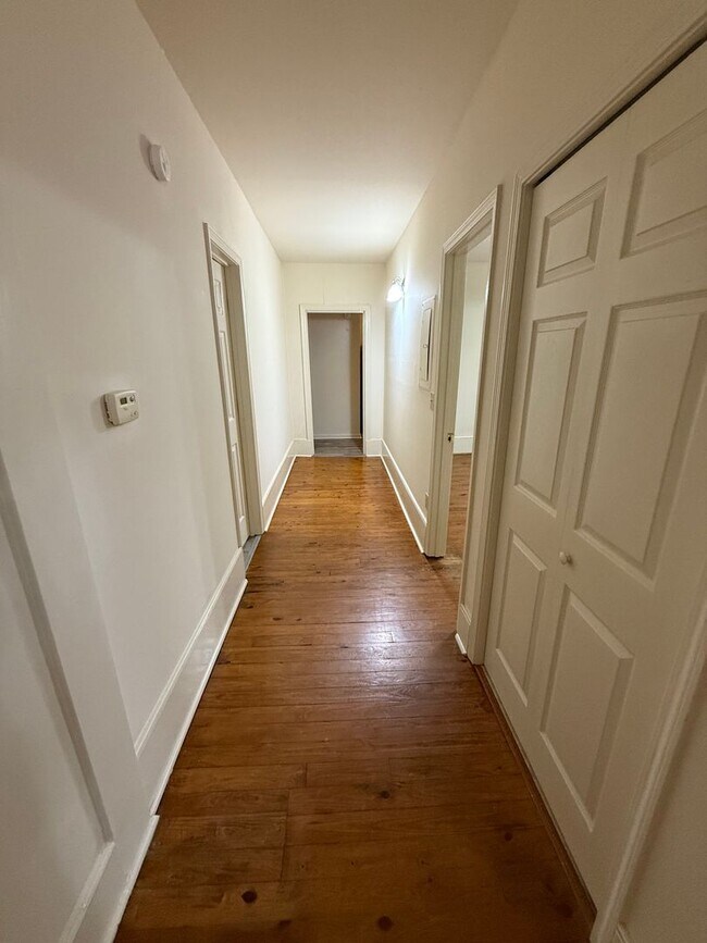 Building Photo - Charming Historic Home – Spacious 2-Bedroom Apartment in Boulevard/Normaltown