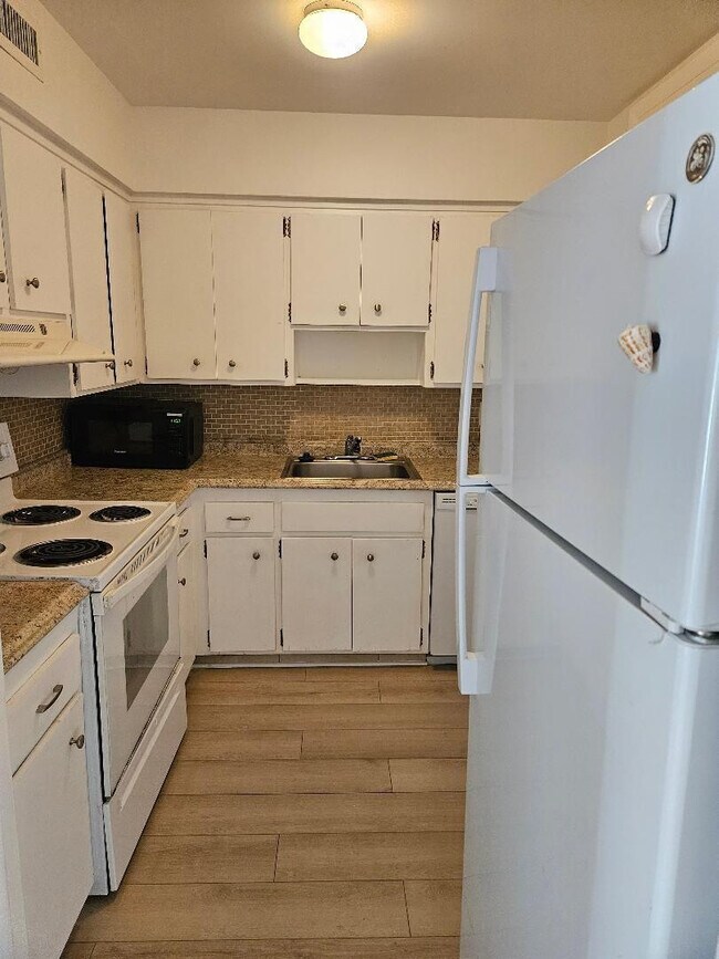 Building Photo - 777 SE 2nd Ave