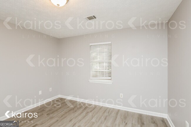 Building Photo - 105 Deer Pkwy