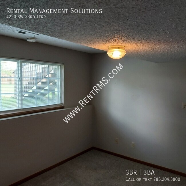 Building Photo - 4220 SW 33rd Terrace