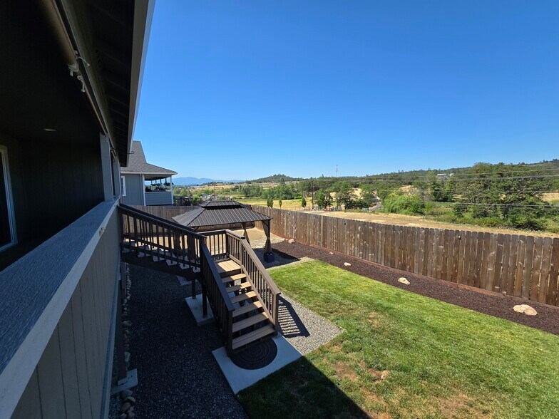 Backyard - 983 Stonewater Dr