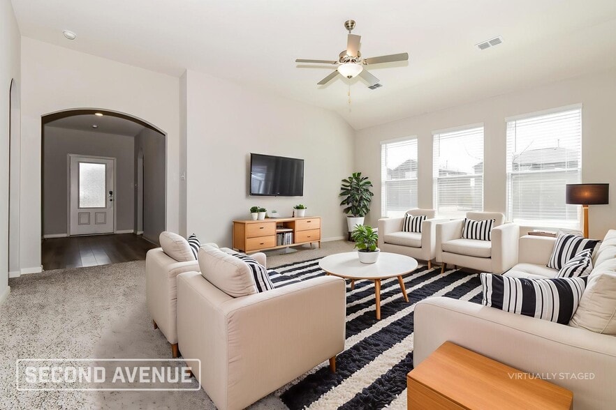 Building Photo - 2005 Erlinda Dr