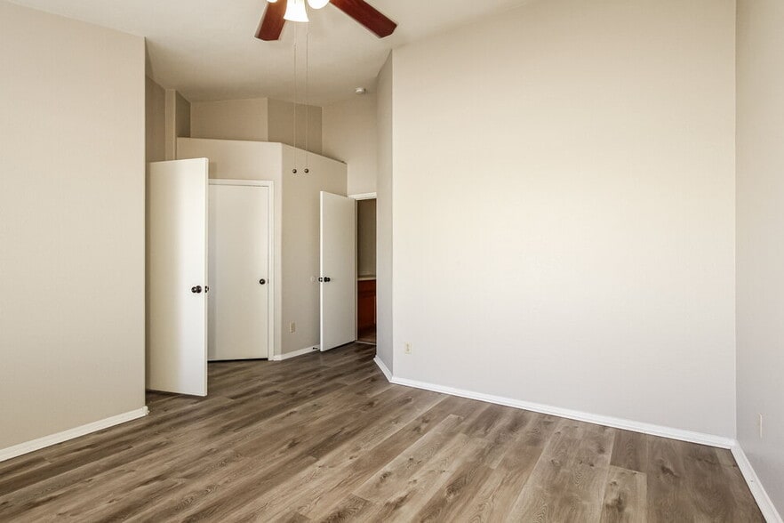 Building Photo - 11244 W Ruth Ave