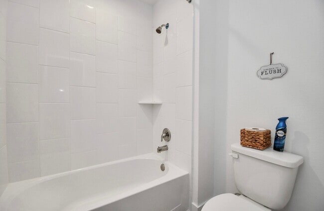 Building Photo - 10411 Pelham Cres Ct